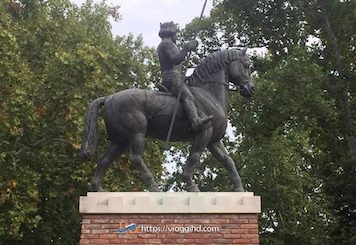 Monumento soldato a cavallo